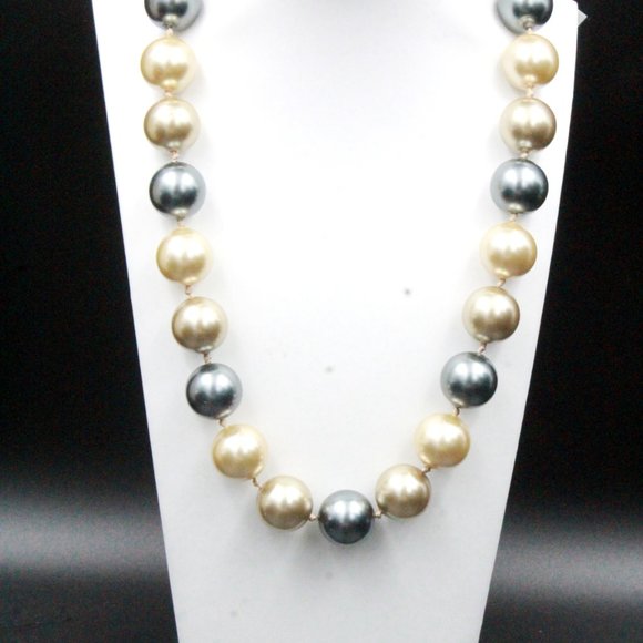 Carolee Designer Signed Faux Pearl Glass Grey Champagne Large Bead NOS Necklace - Picture 8 of 16